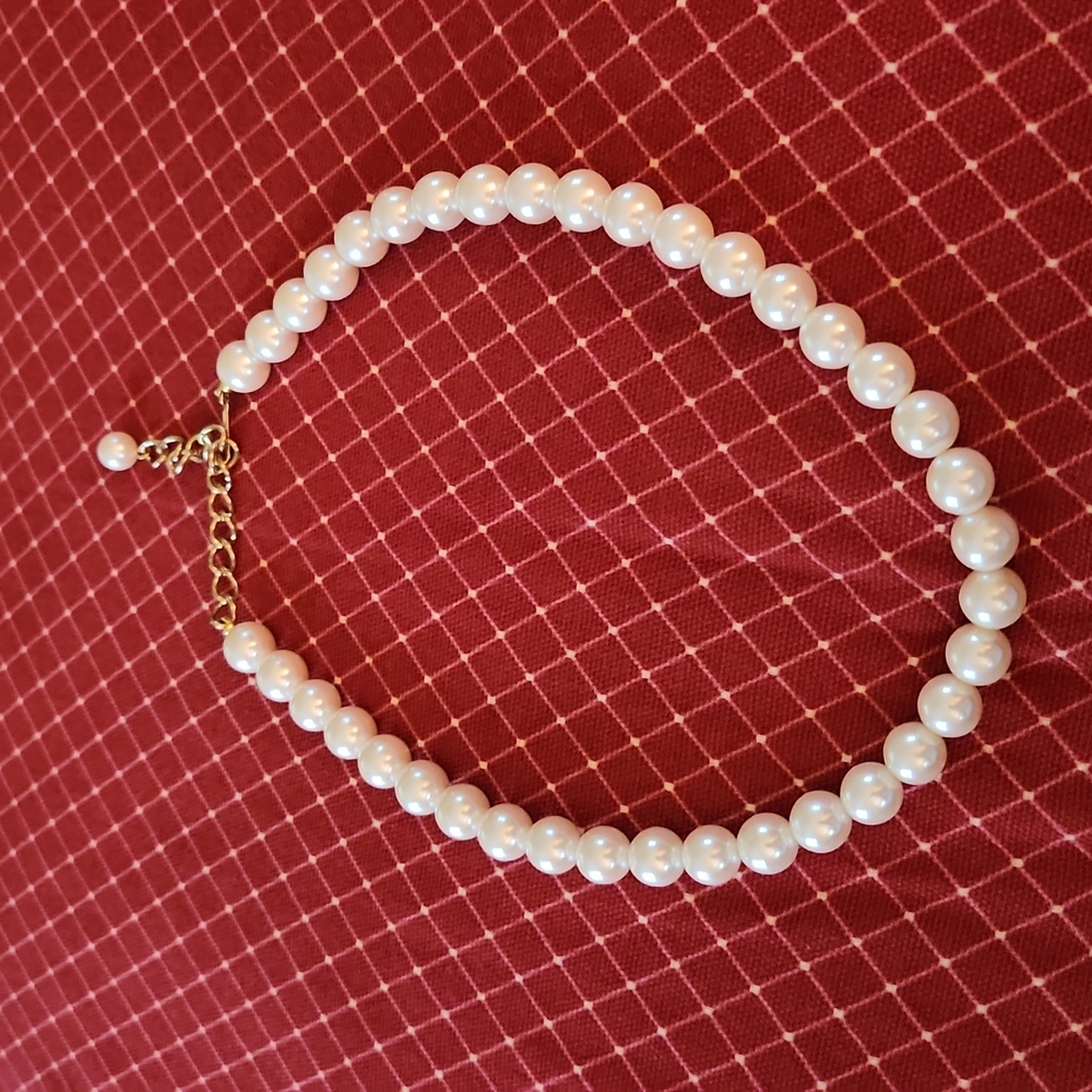 Vintage costume pearl necklace